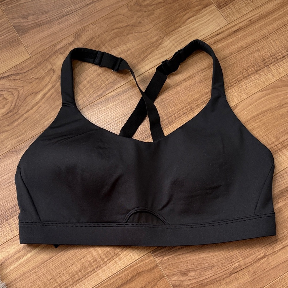 Victoria’s Secret Women's Black Cross-Back Padded Sports Bra